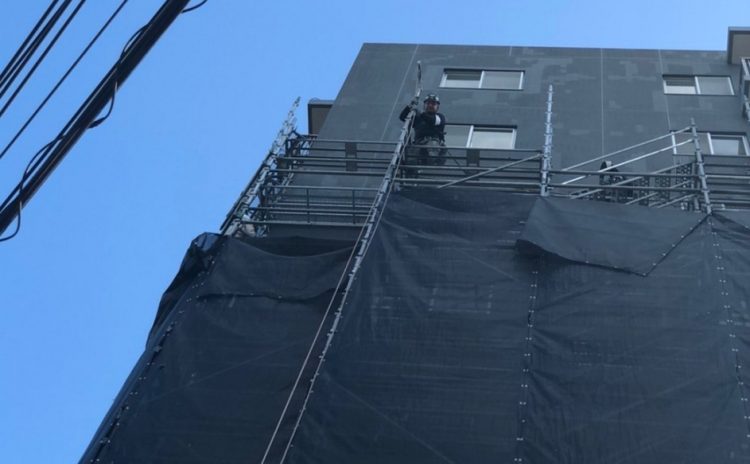 高層ビル 足場 高層マンション 足場 解体